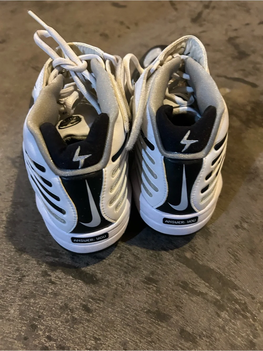 Nike Mens Black and White Baseball Cleats